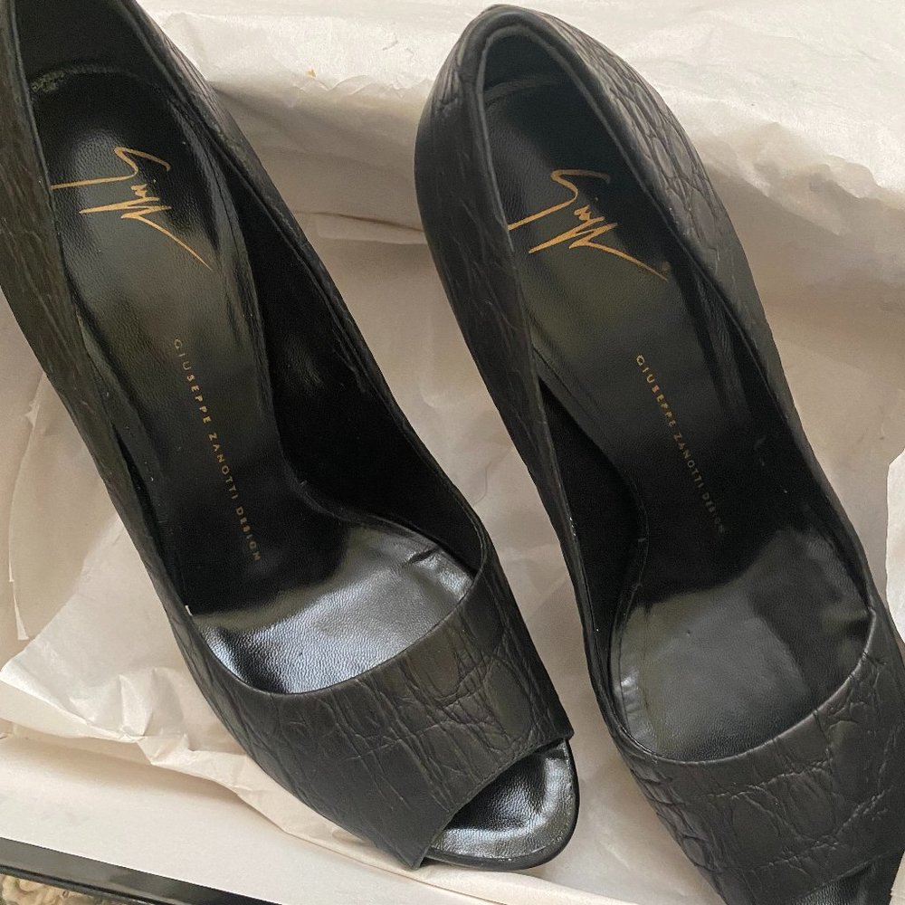 Guiseppe Zanotti classic peep toe heels